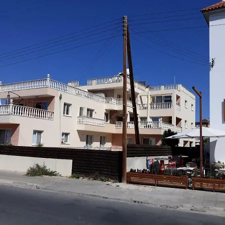 One Bedroom Alina Court 4 Apartment *